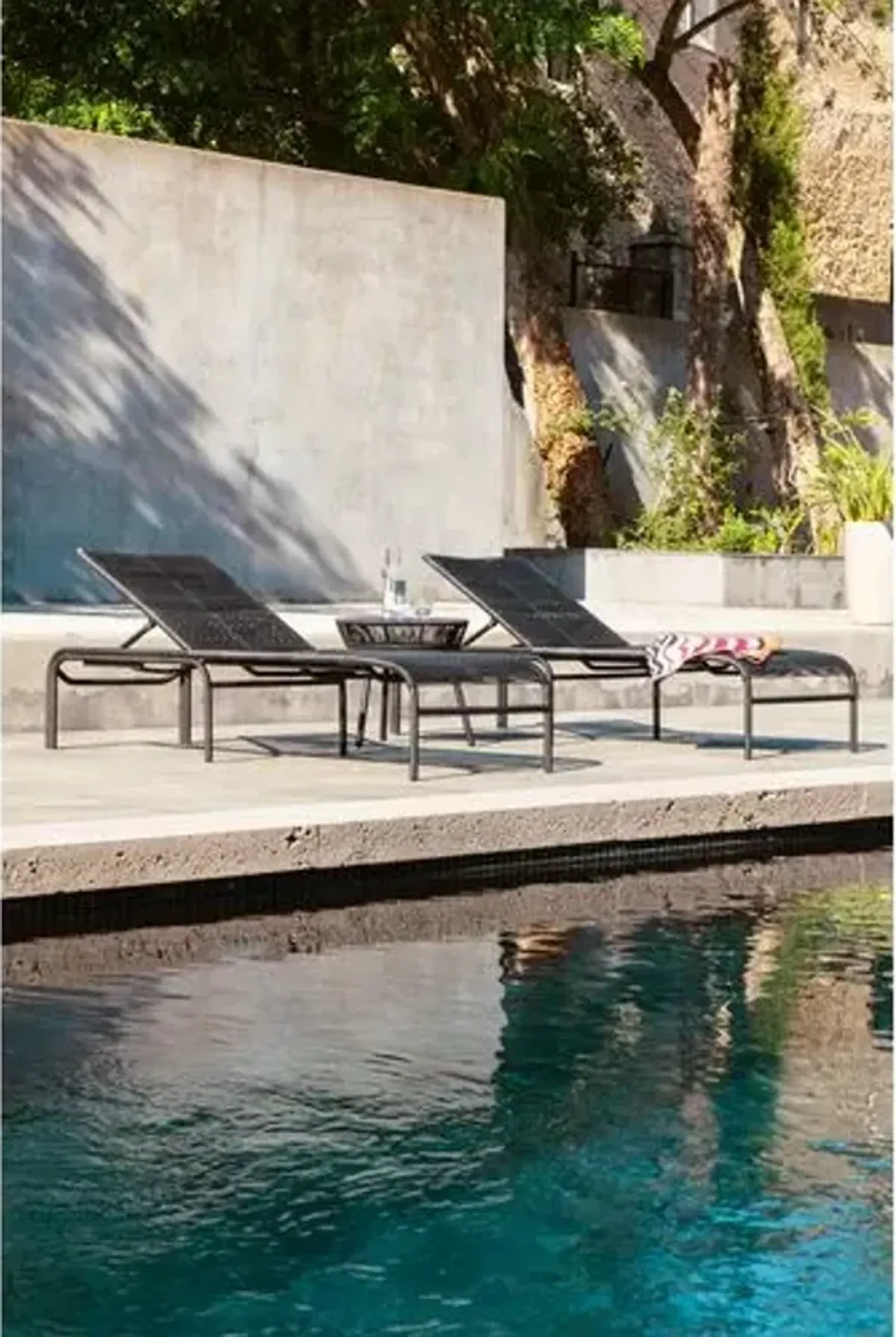 Loop Outdoor Chaise Lounge - Black - Vincent Sheppard - Comfortable, Sturdy, Stylish