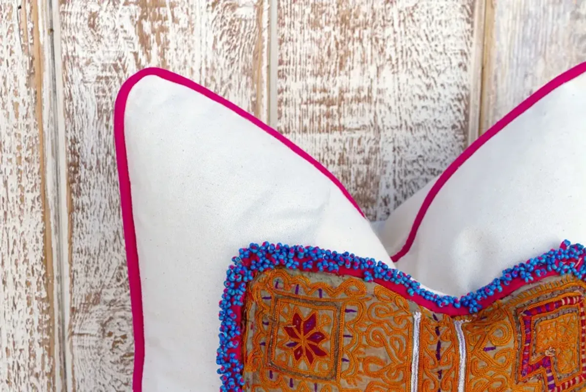 Prachi Vintage Boho Throw Pillow - de-cor