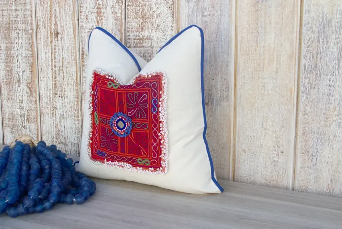 Daanvi Vintage Boho Throw Pillow - de-cor