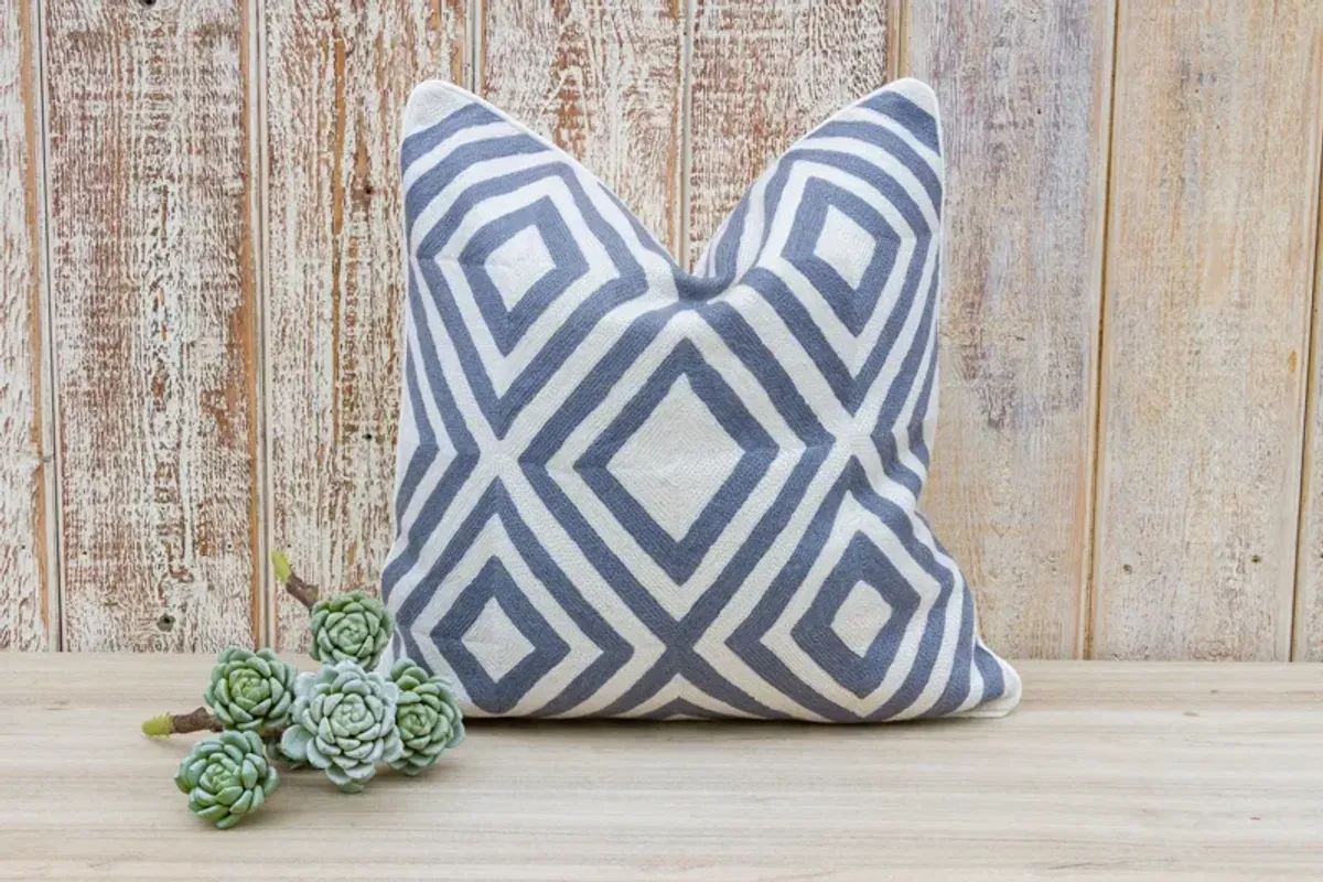 Gray & White Diamond Wool Throw Pillow - de-cor