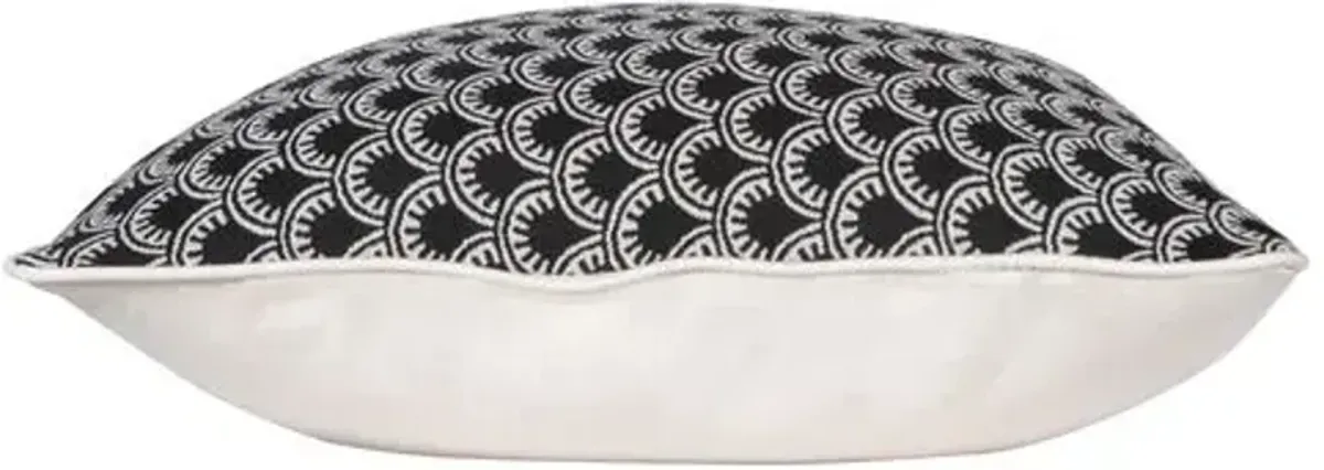 Scallop Outdoor Pillow - Black/White