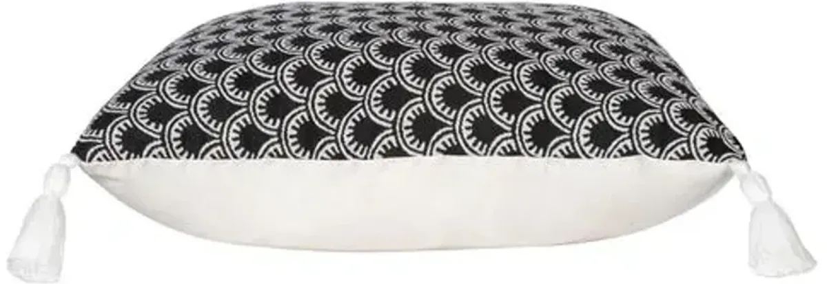 Scallop Outdoor Pillow - Black