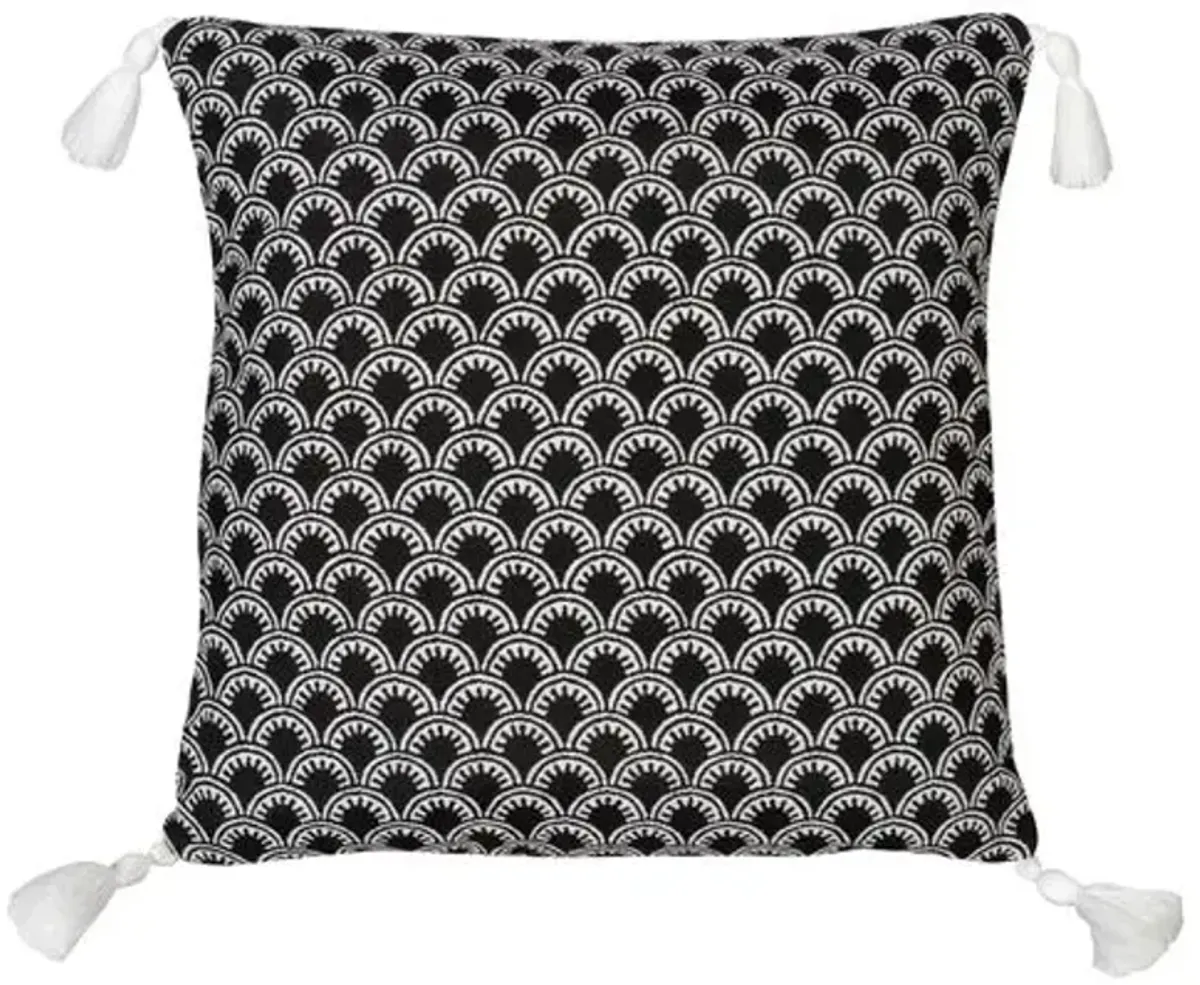 Scallop Outdoor Pillow - Black