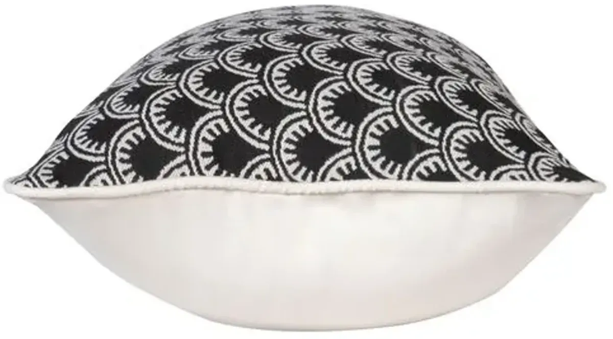 Scallop Outdoor Lumbar Pillow - Black/White