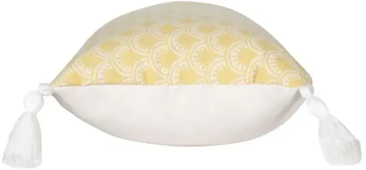 Scallop Tassel Outdoor Lumbar Pillow - Yellow/White