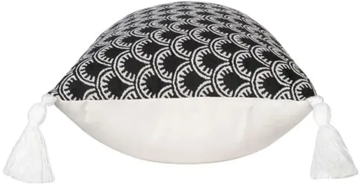 Scallop Tassel Outdoor Lumbar Pillow - Black/White