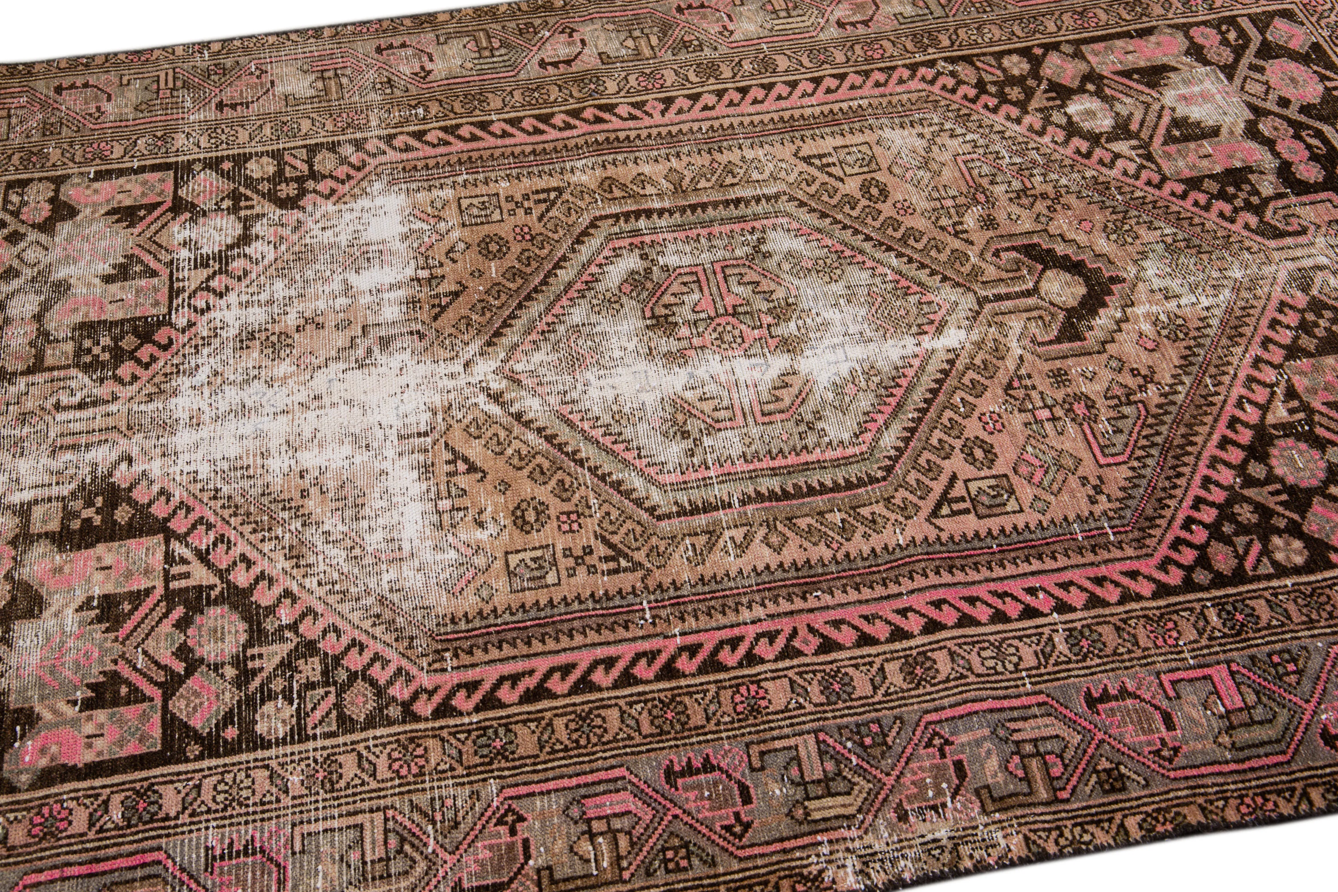 Vintage Geo Peach Rug 4'2" x 6'4" - Apadana - Pink - Pink