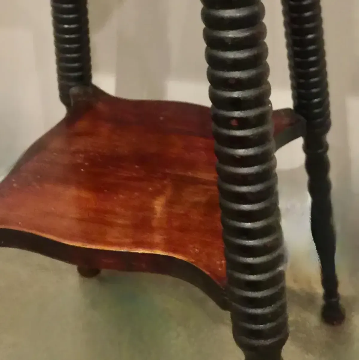 1900s Arts & Crafts Spindle-Legged Table