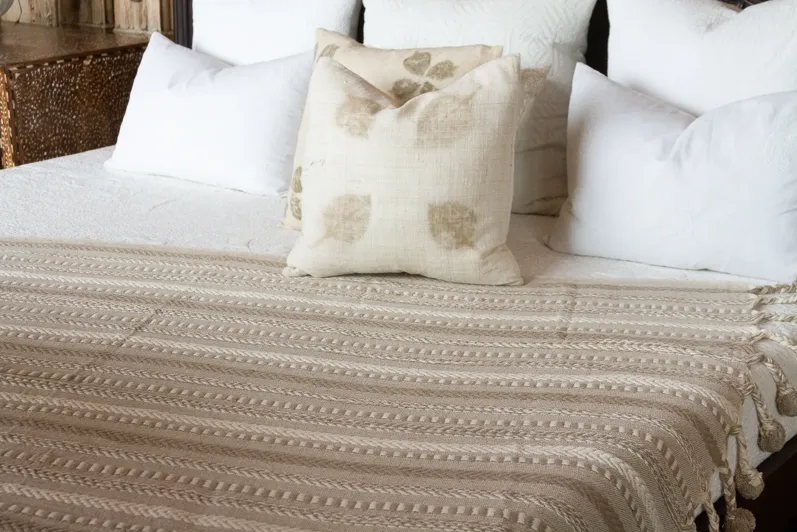 Beige Handloomed Cotton Pom-Pom Throw - de-cor