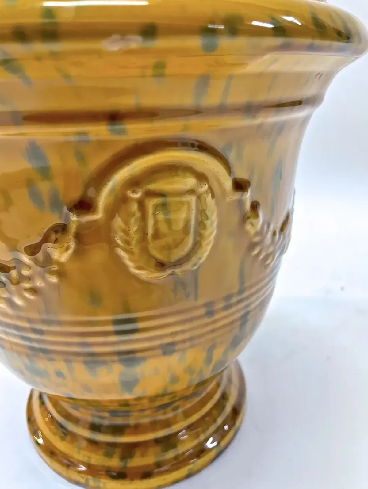 Shield & Laurel Swag Ceramic Cachpot - Vermilion Designs - Green