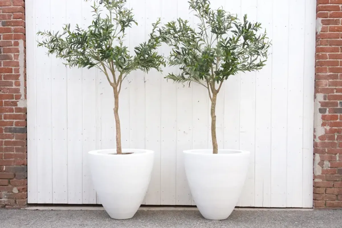 Classic White Round Outdoor Planter - Set of 2 - de-cor - Handcrafted - 25" l x 25" w x 26" h