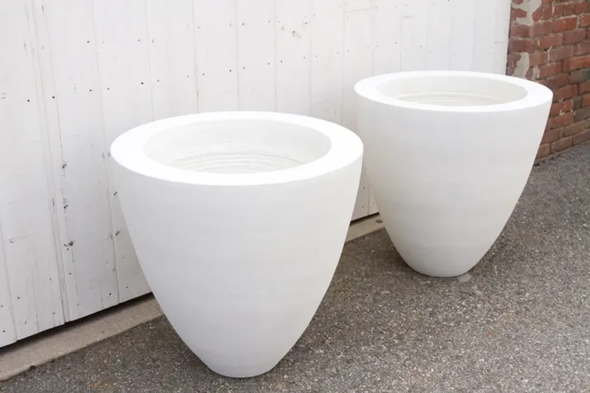 Classic White Round Outdoor Planter - Set of 2 - de-cor - Handcrafted - 25" l x 25" w x 26" h