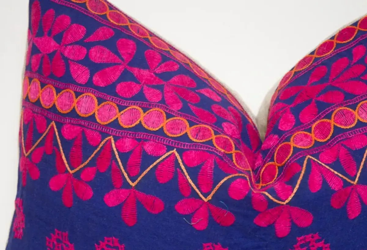 Safira Embroidered Floral Pillow - de-cor