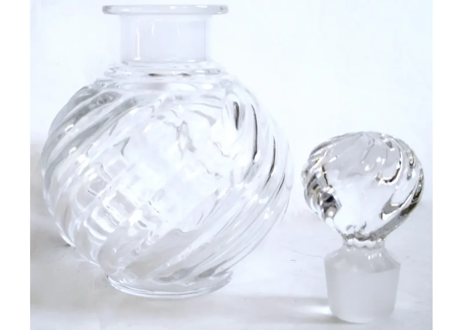 Baccarat Swirl Perfume Bottle - Clear