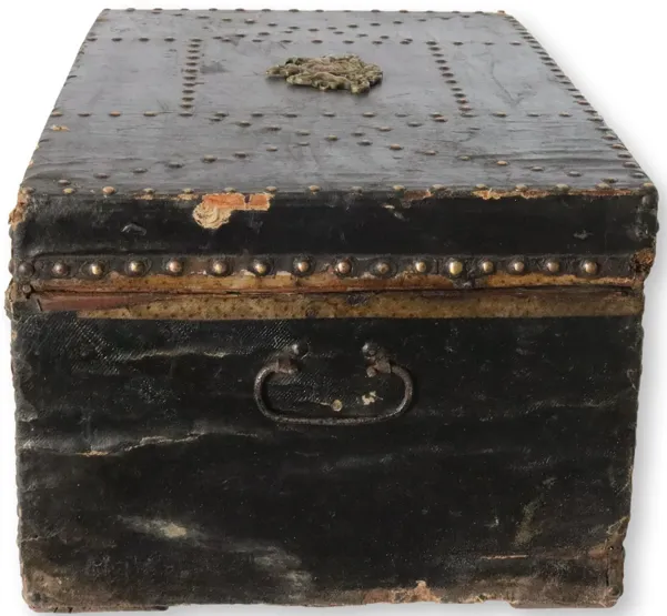 Large English Storage Chest w/Crest