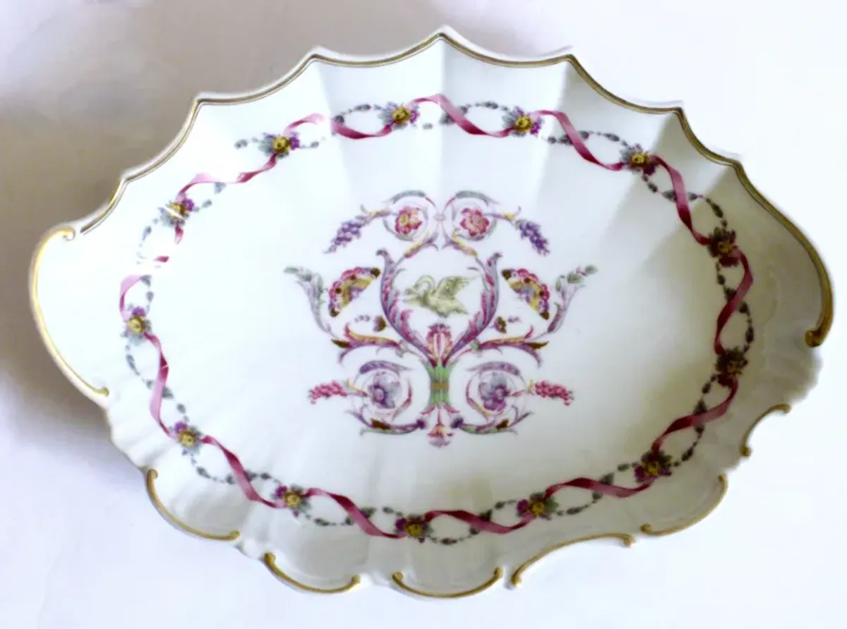 Ginori Italian Porcelain Scalloped Dish