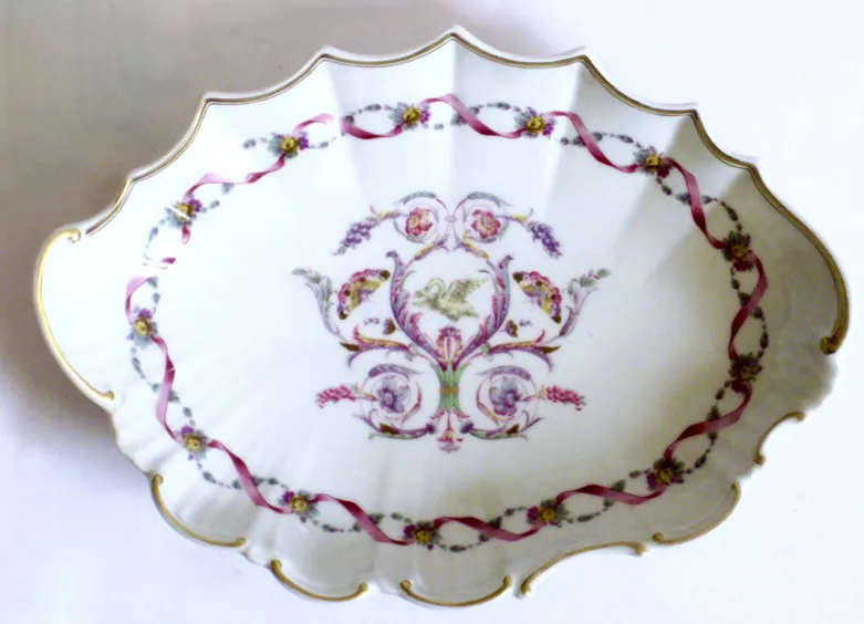 Ginori Italian Porcelain Scalloped Dish