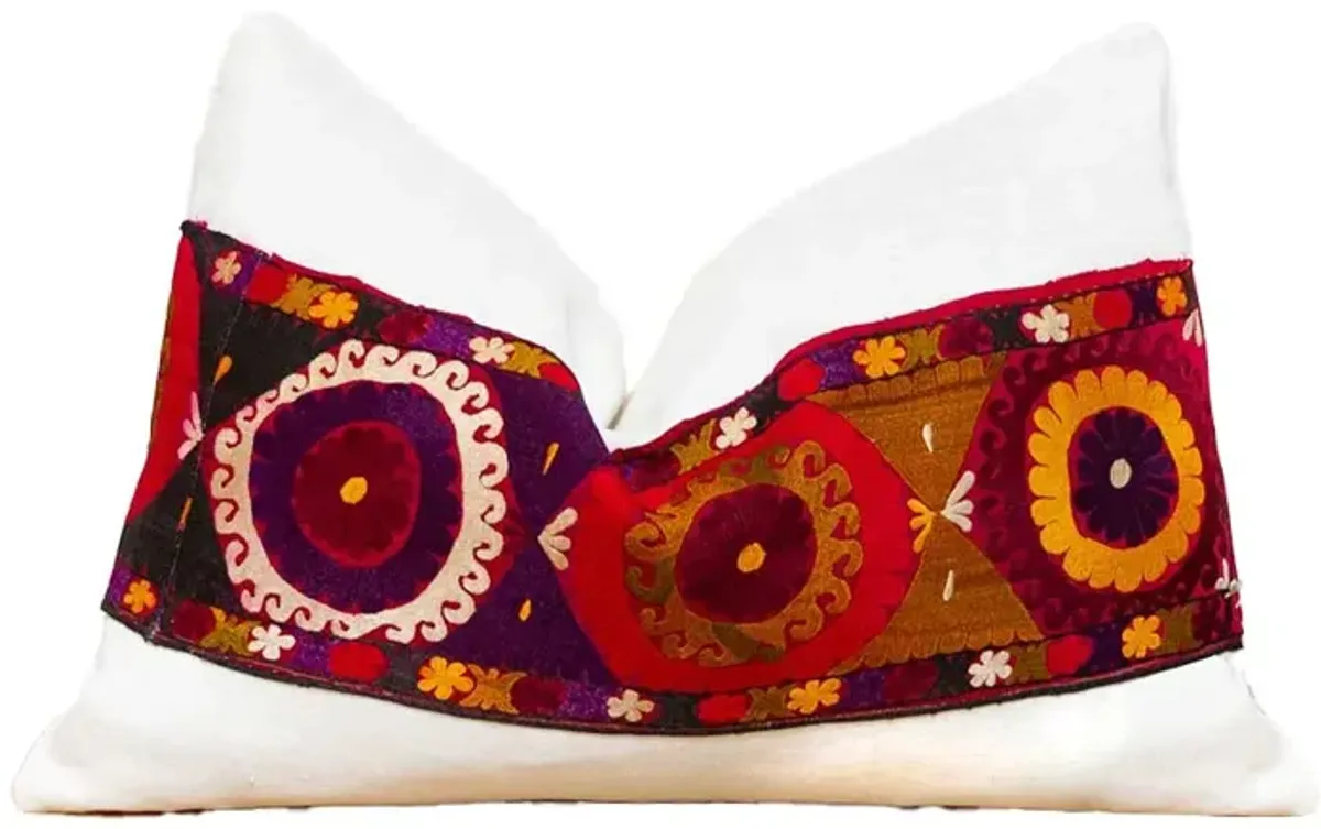 Jana Antique Uzbek Suzani Linen Pillow - de-cor