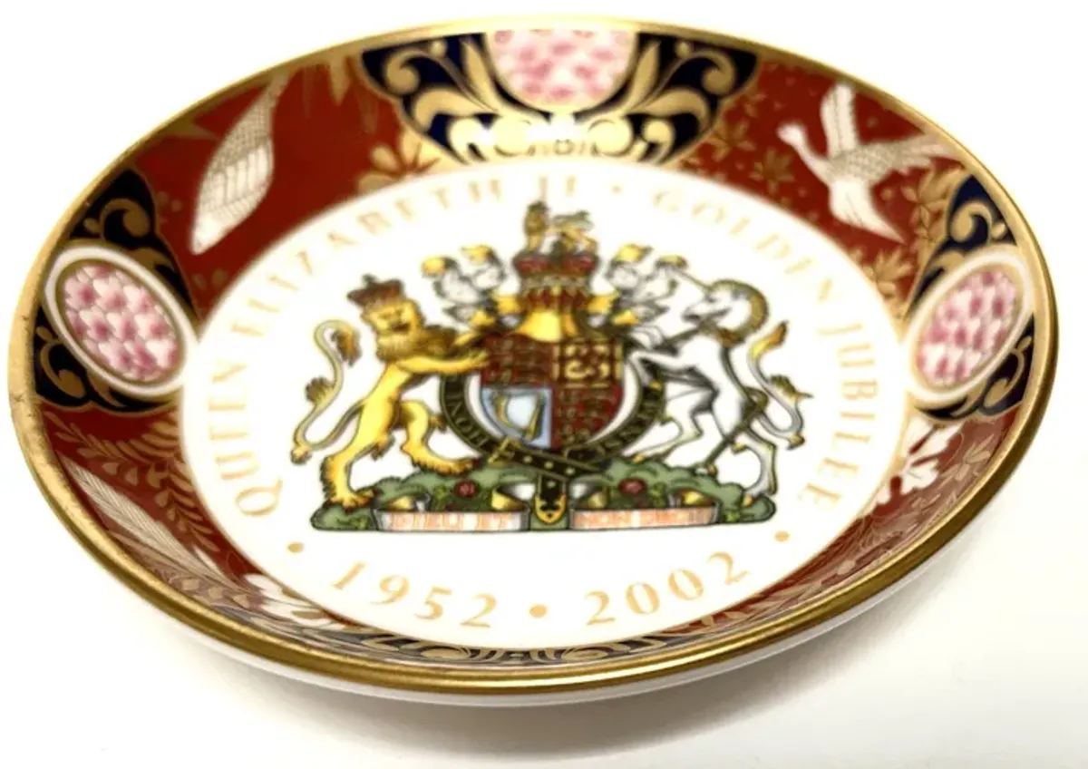 Royal Worcester Queen Elizabeth II Dish - Red