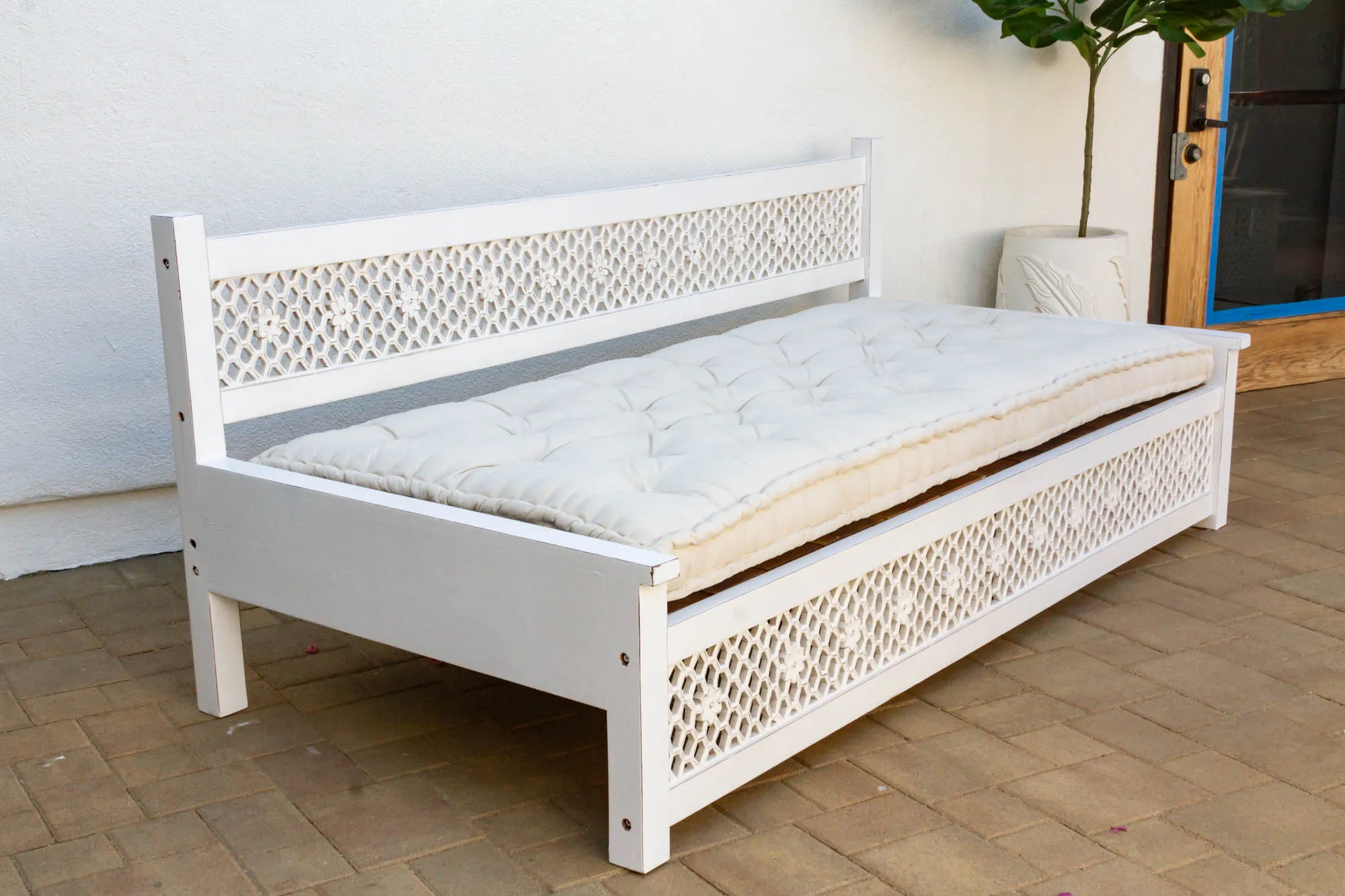 Moroccan Floral Large Lounge Daybed - Comfortable, Sturdy