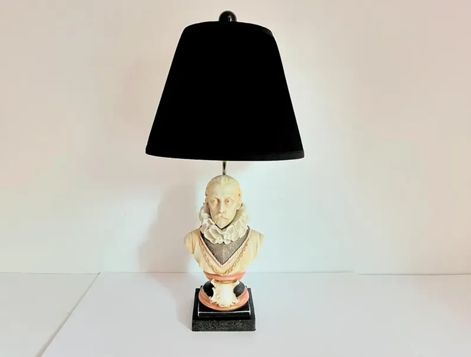 Italian Bust Lamp & Shade - White