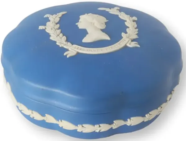 1977 Queen Elizabteh II Trinket Box - The Queens Landing - Blue