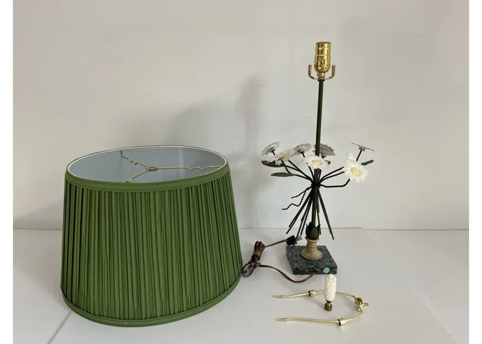 Italian Daisy Bouquet Lamp & Shade - Green