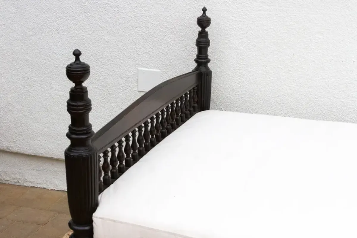Antique Anglo Indian Carved Daybed - de-cor - Comfortable, Sturdy
