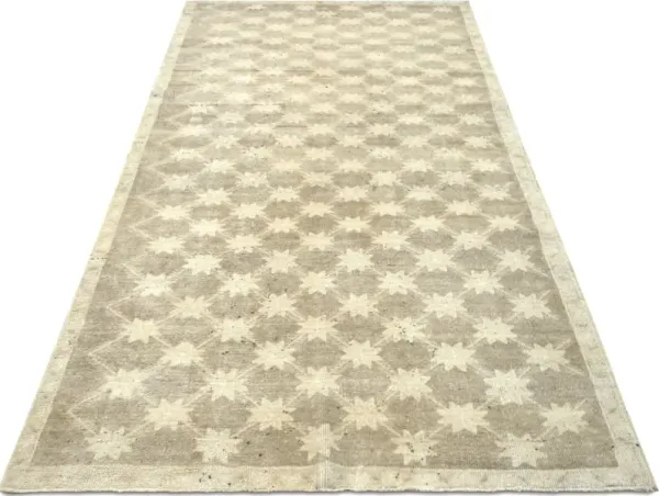 1960s Turkish Oushak Rug -4'11" x 9'5"