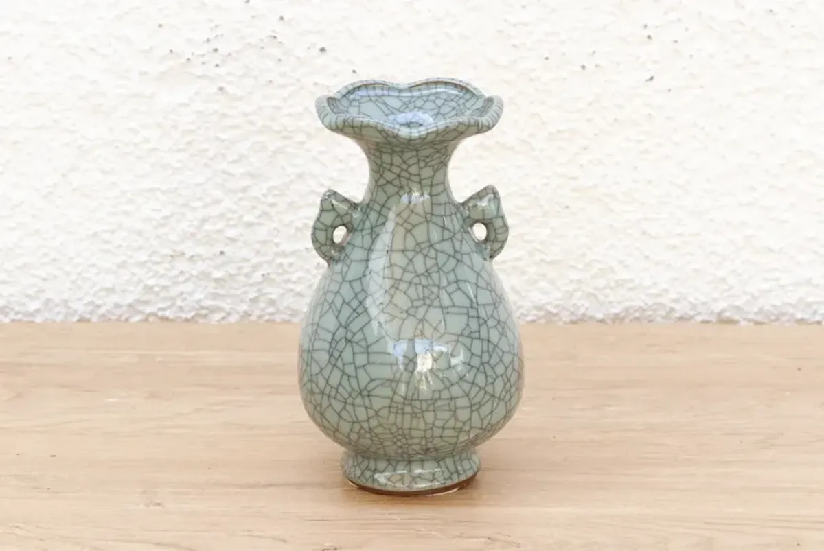 Early 20th C. Chinese Scalloped Vase