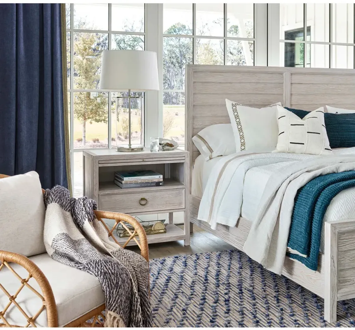 Magelian Glass Table Lamp (Polished Nickel)