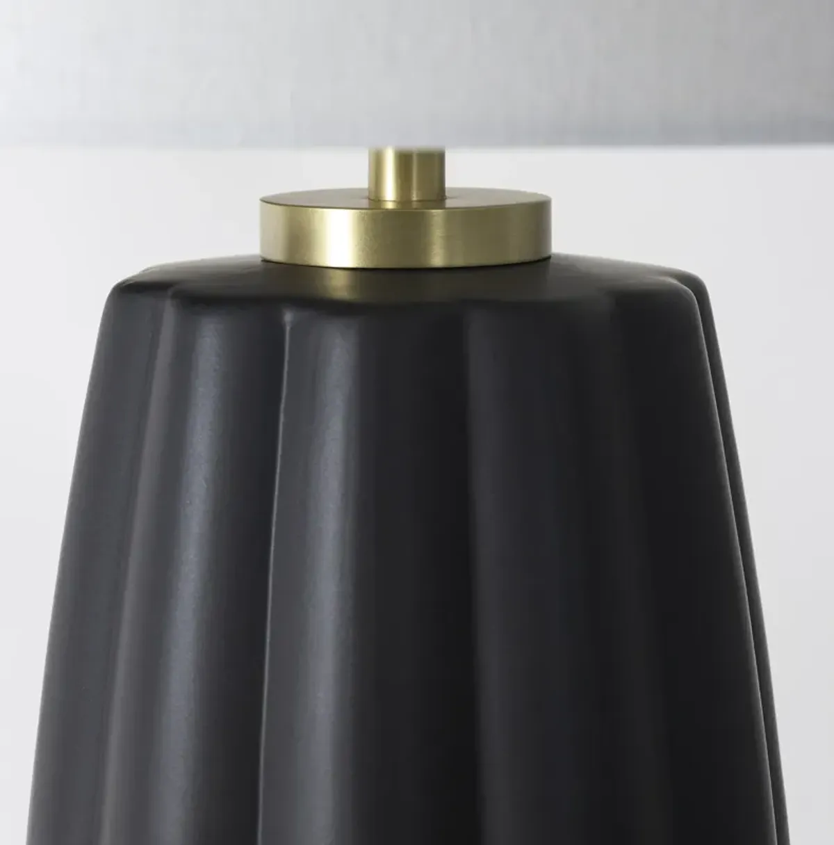 Crocus Ceramic Table Lamp (Black)