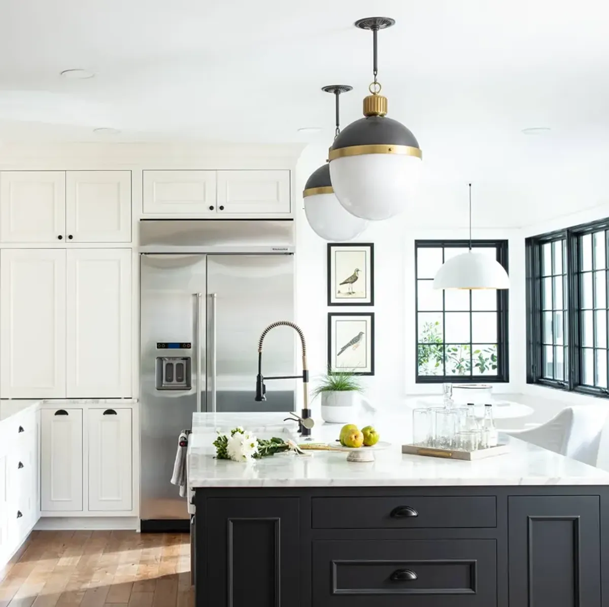 Sigmund Pendant Large (White and Gold)