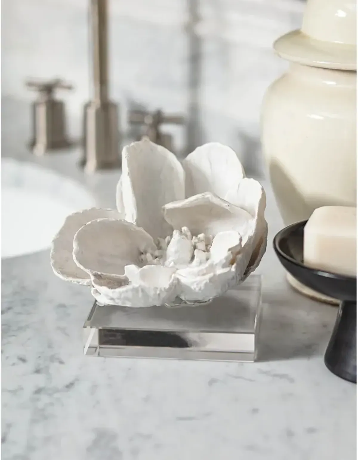 Magnolia Objet (White)