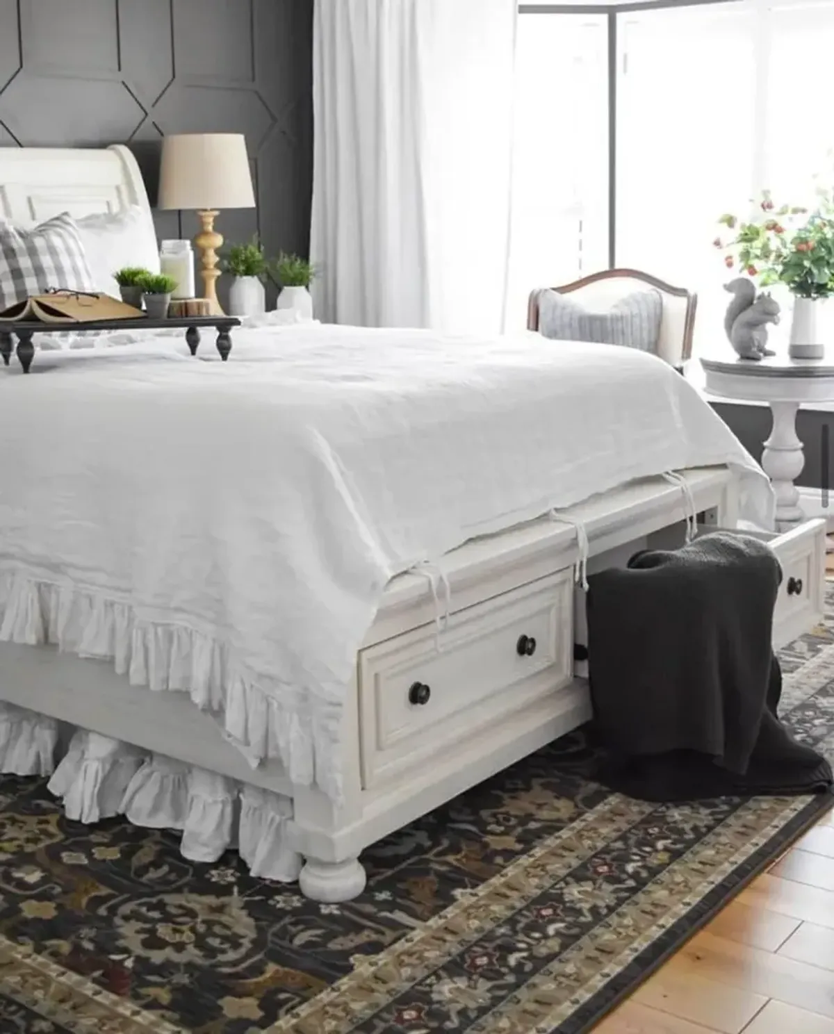 Stella Off-White Queen Storage Bed
