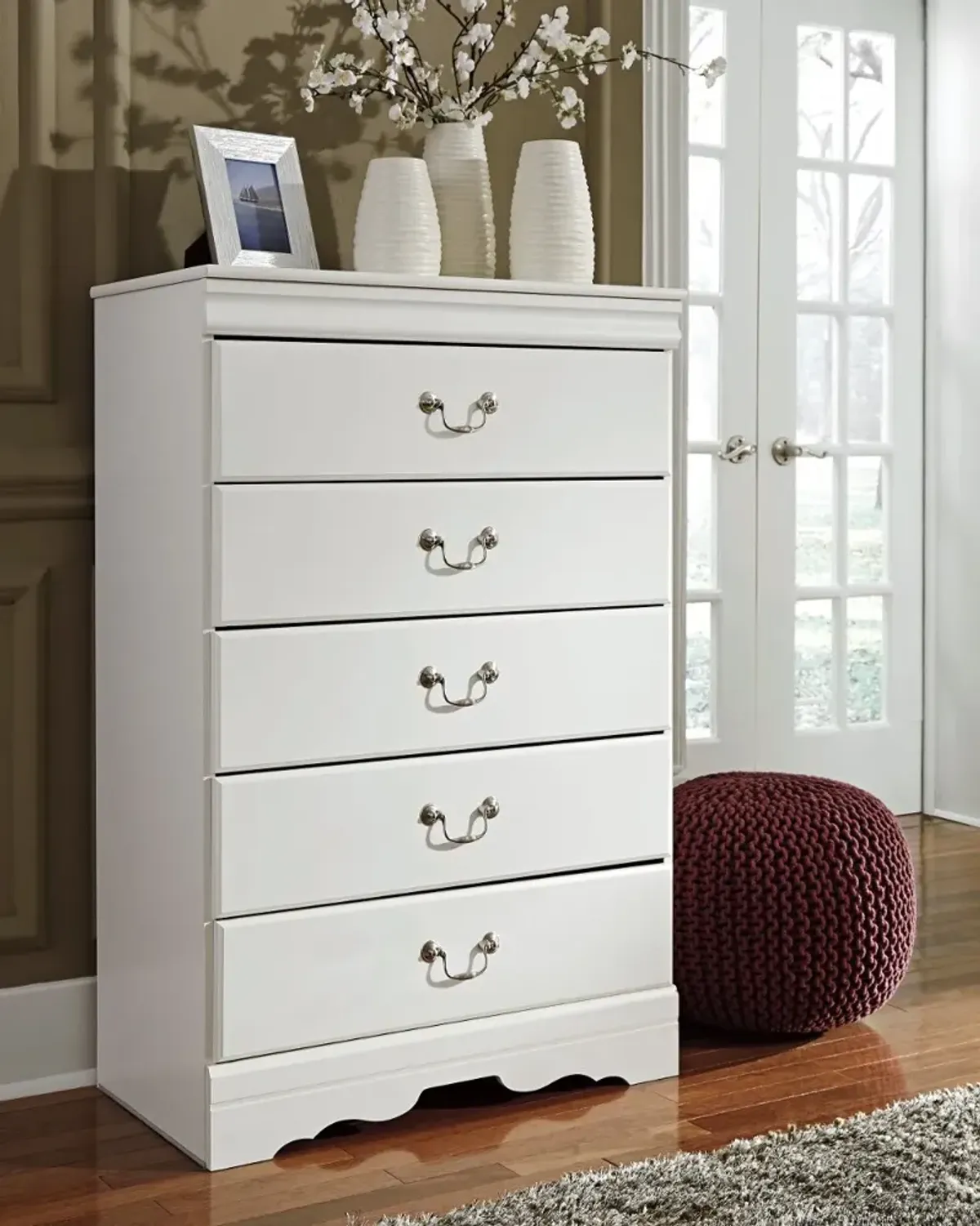 Anarasia White Chest of Drawers