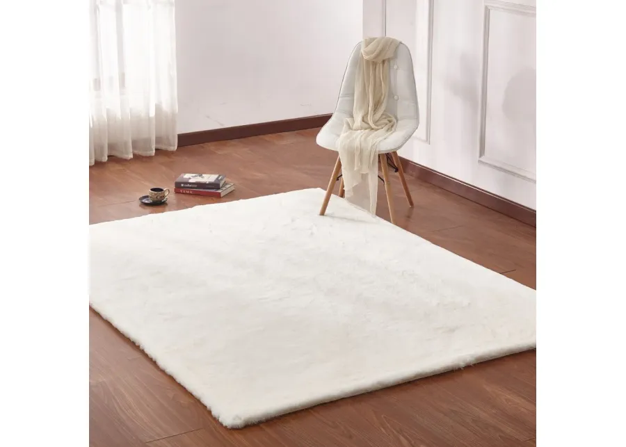 Chinchilla 5 x 7 Faux Fur Off-White Area Rug