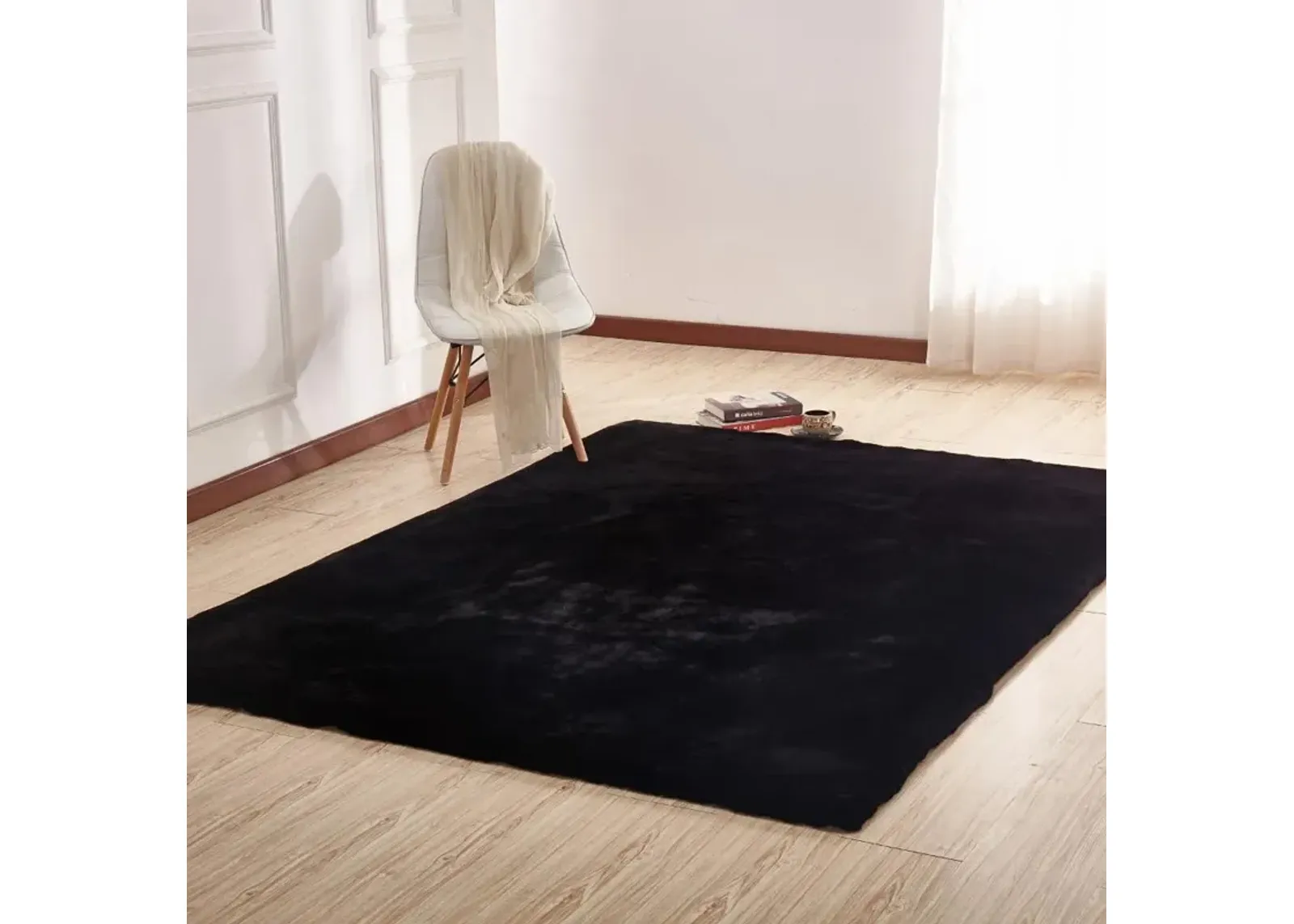 Chinchilla 5 x 7 Faux Fur Black Area Rug