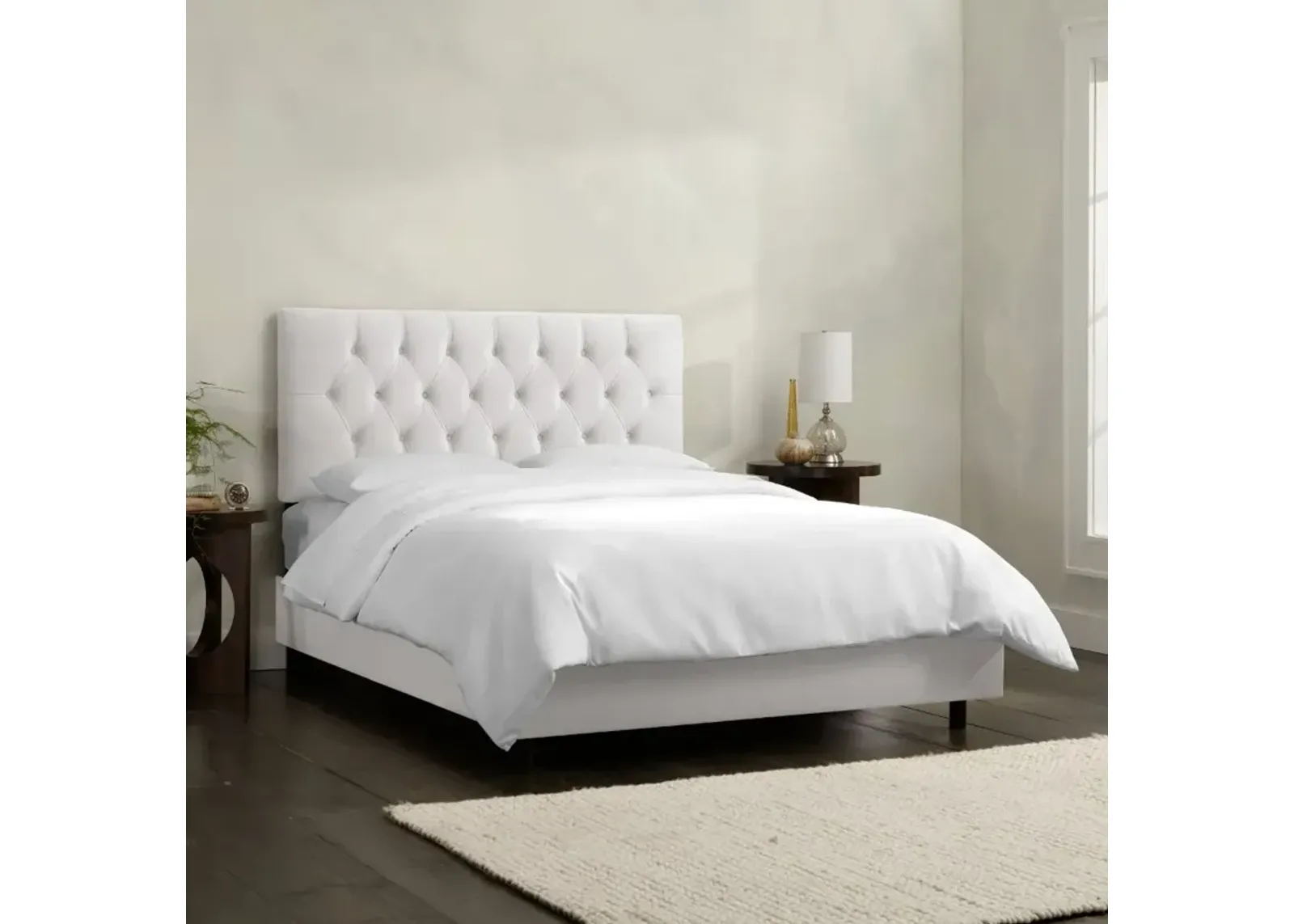 Julia Velvet White Tufted Queen Upholstered Bed - Skyline Furniture