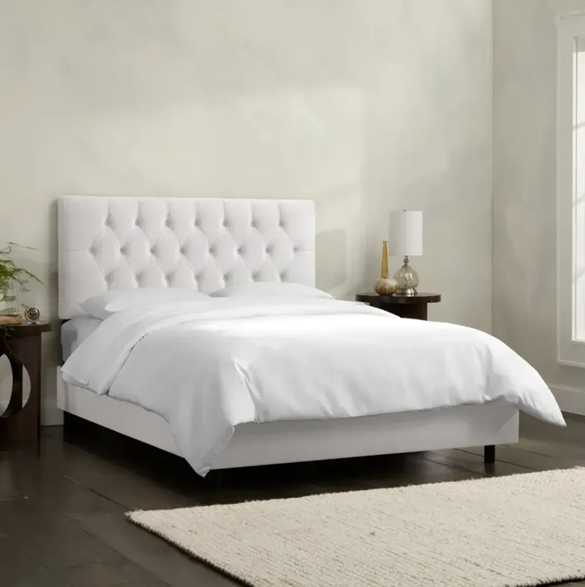 Julia Velvet White Tufted Queen Upholstered Bed - Skyline Furniture