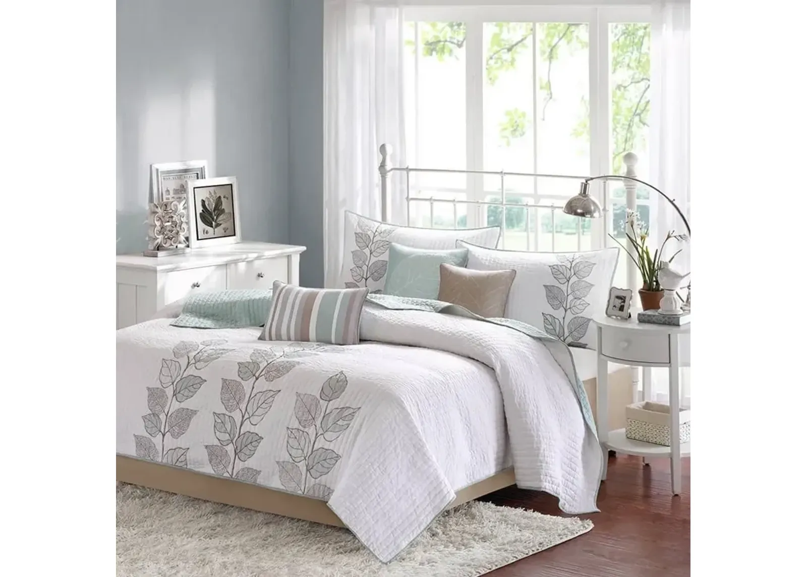 Blue and White 6 Piece King Caelie Bedding Collection