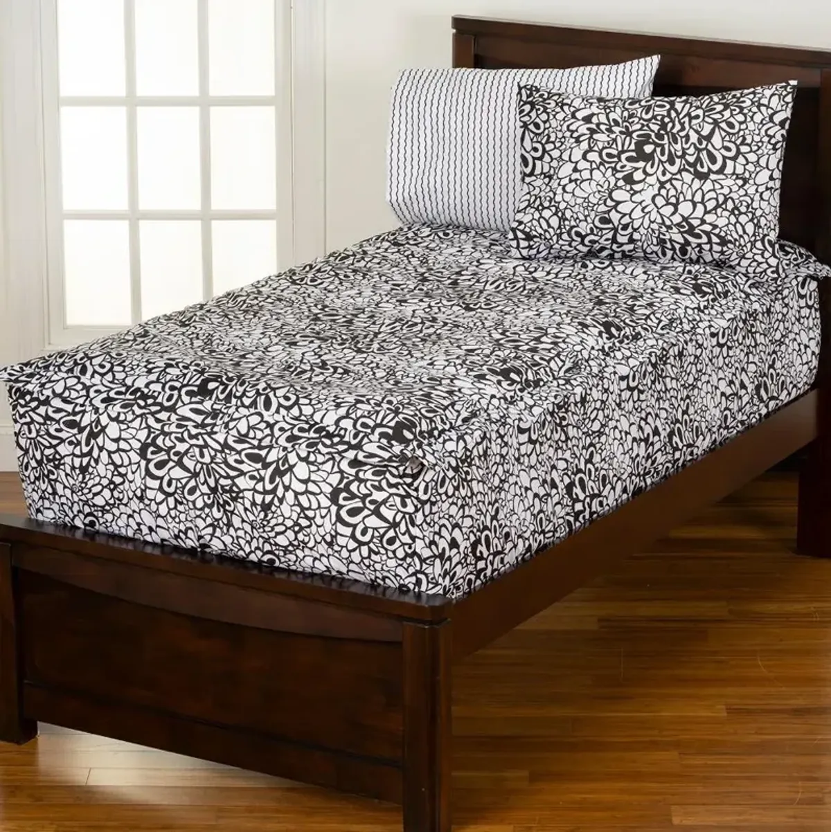 Black and White Twin Graphic Blooms Bunkie Deluxe Bedding