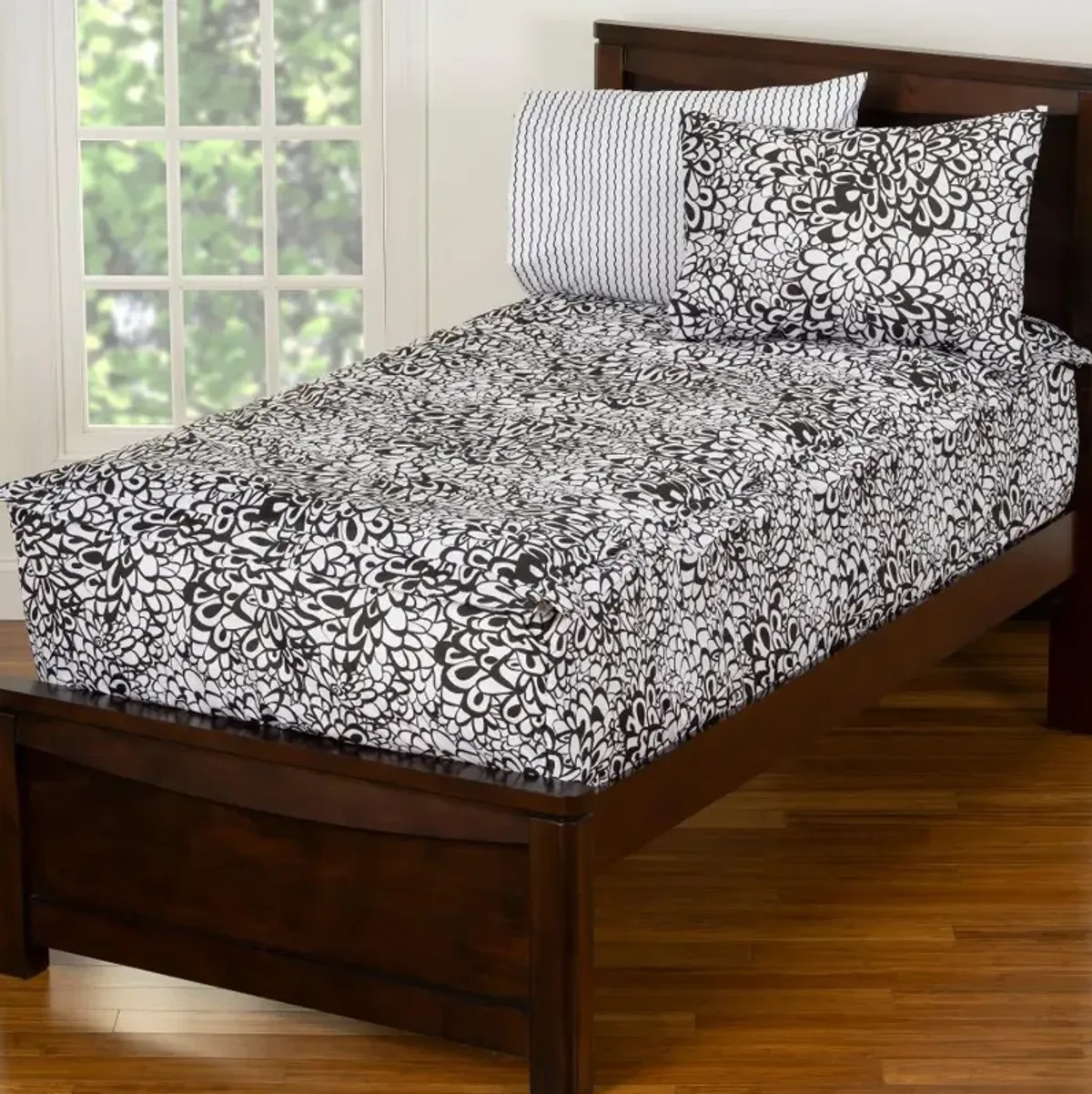 Black and White Twin Graphic Blooms Bunkie Deluxe Bedding