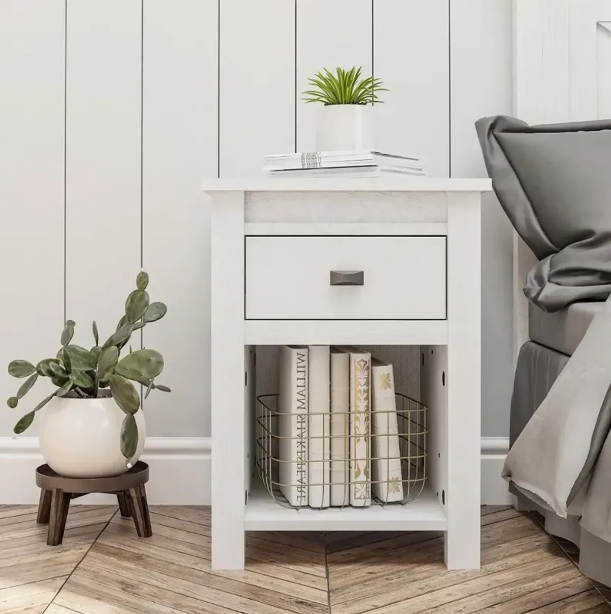 Farmington Ivory Oak Nightstand