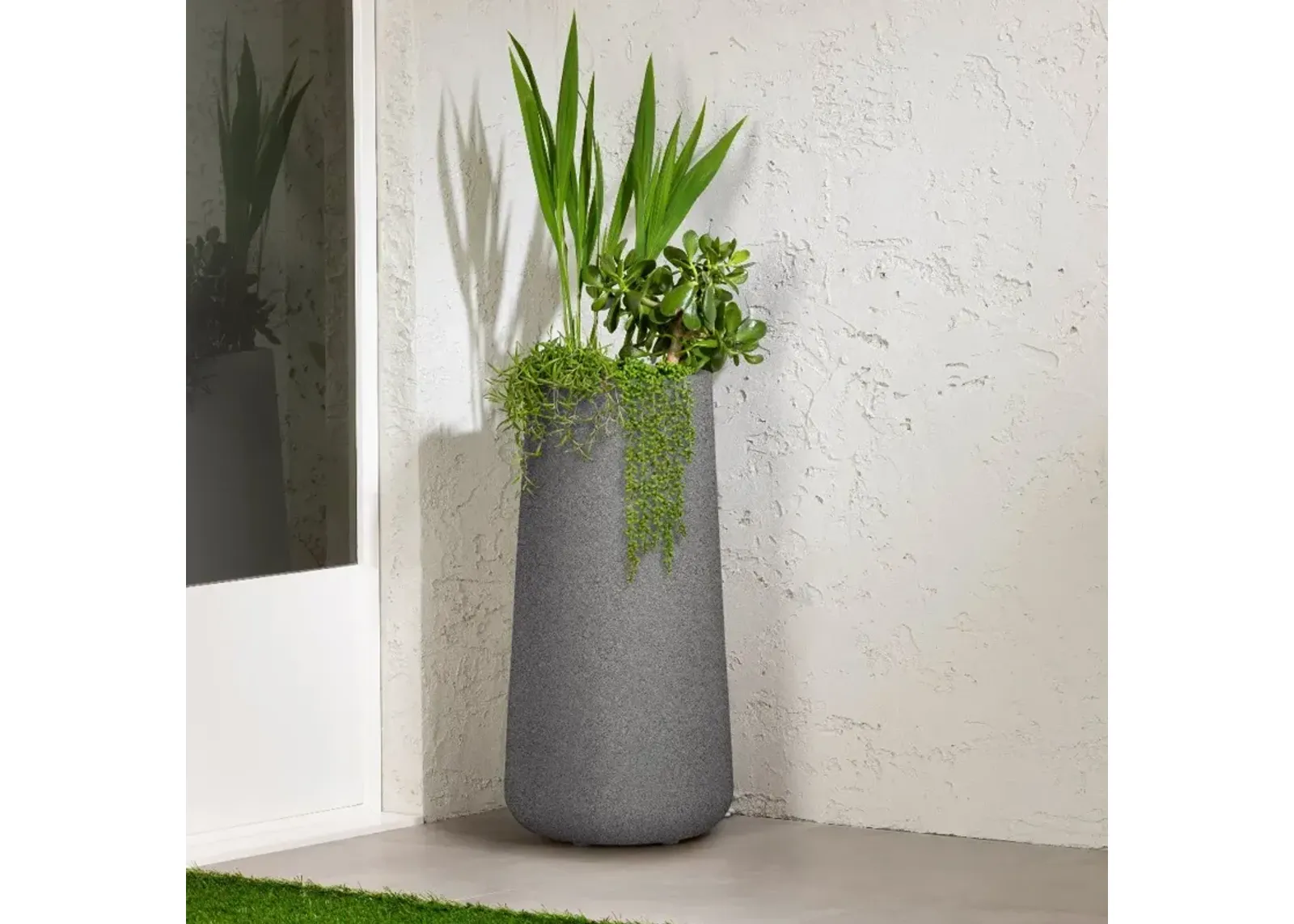 Dalya Mottled Gray Outdoor Planter