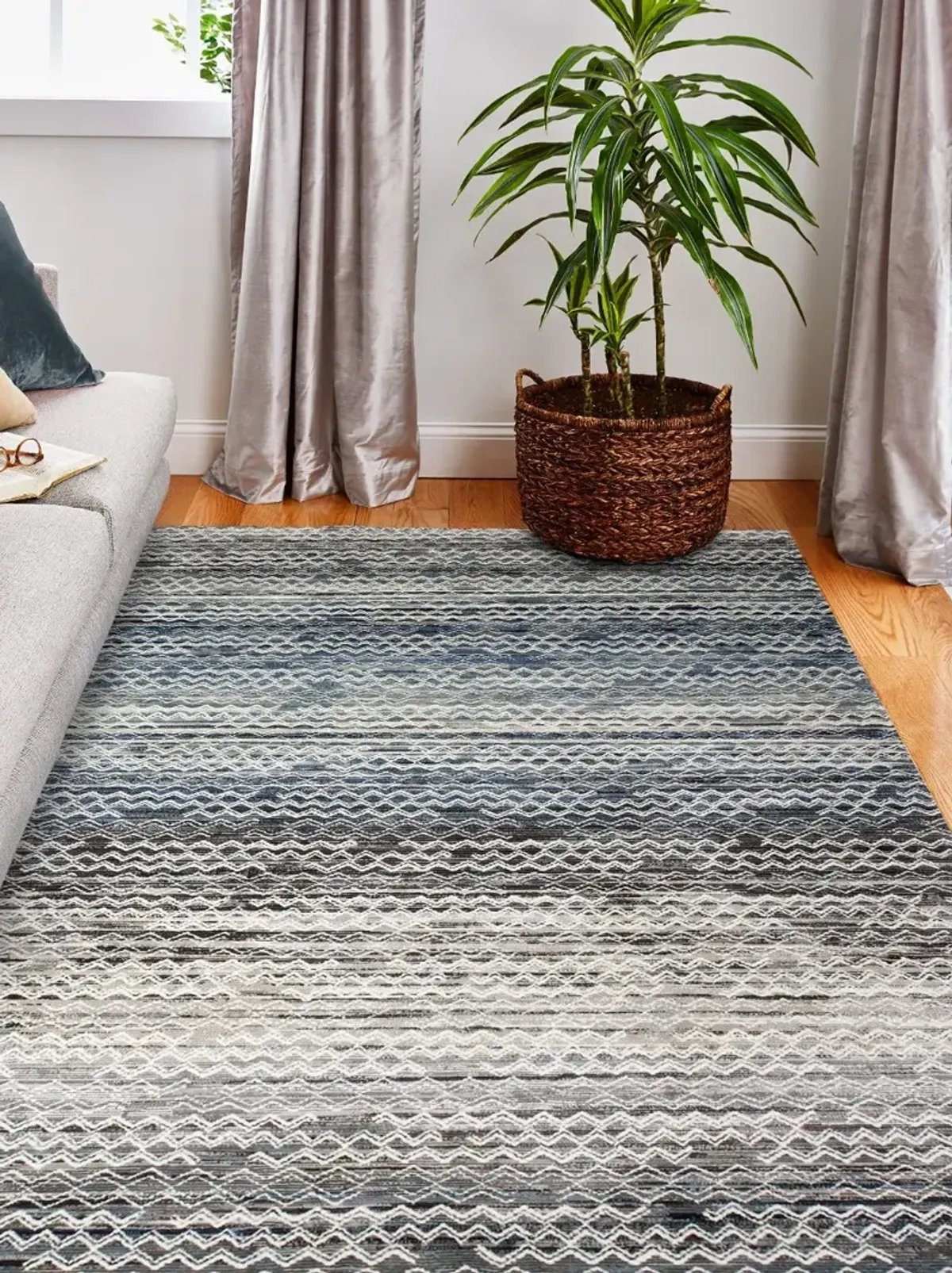 Lacey Gray and Blue Geometric 8 x 10 Area Rug