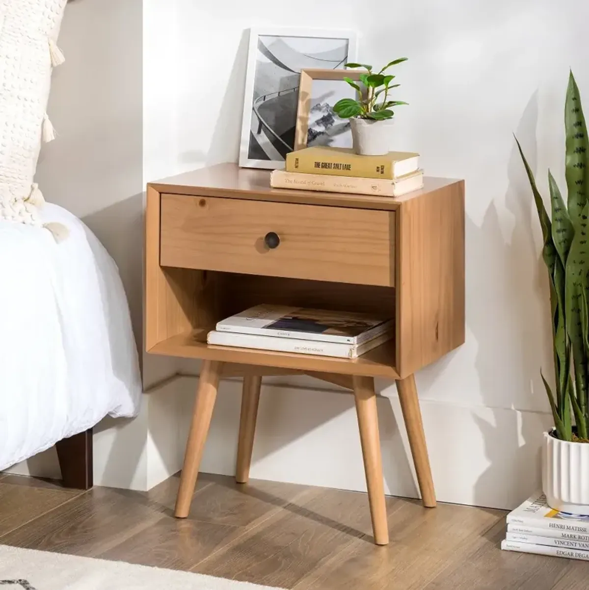 Mid Century Pine 1-Drawer Nightstand