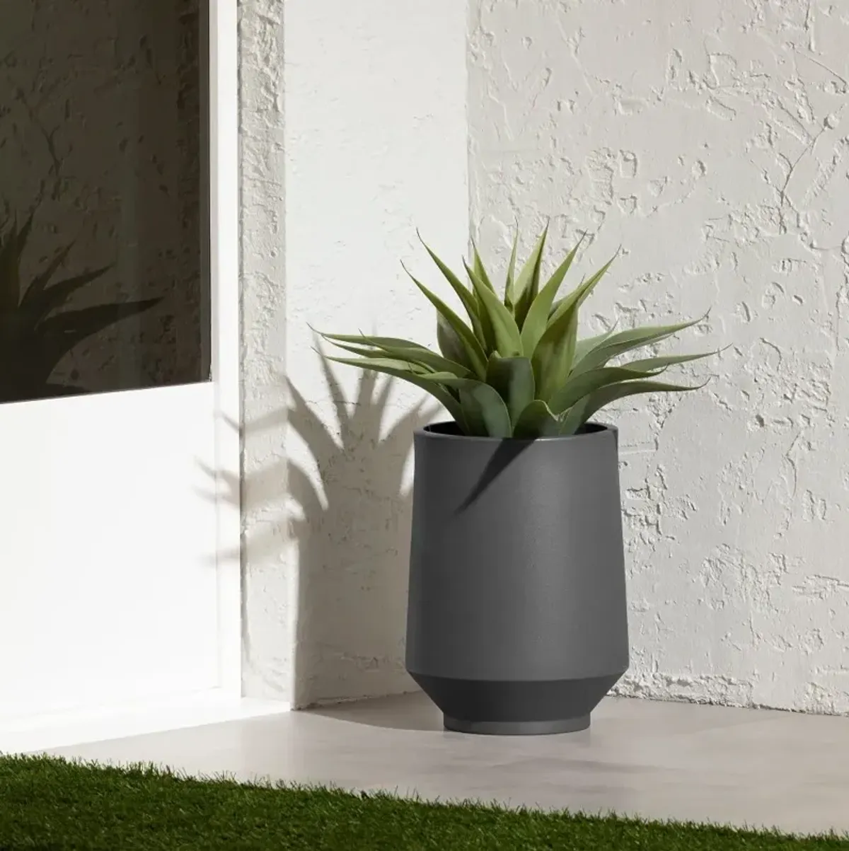 Dalya Dark Gray 16" Outdoor Planter