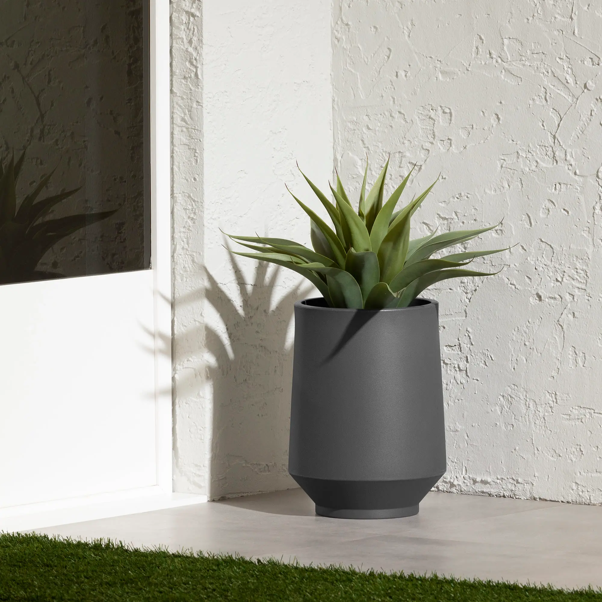 Dalya Dark Gray 16" Outdoor Planter