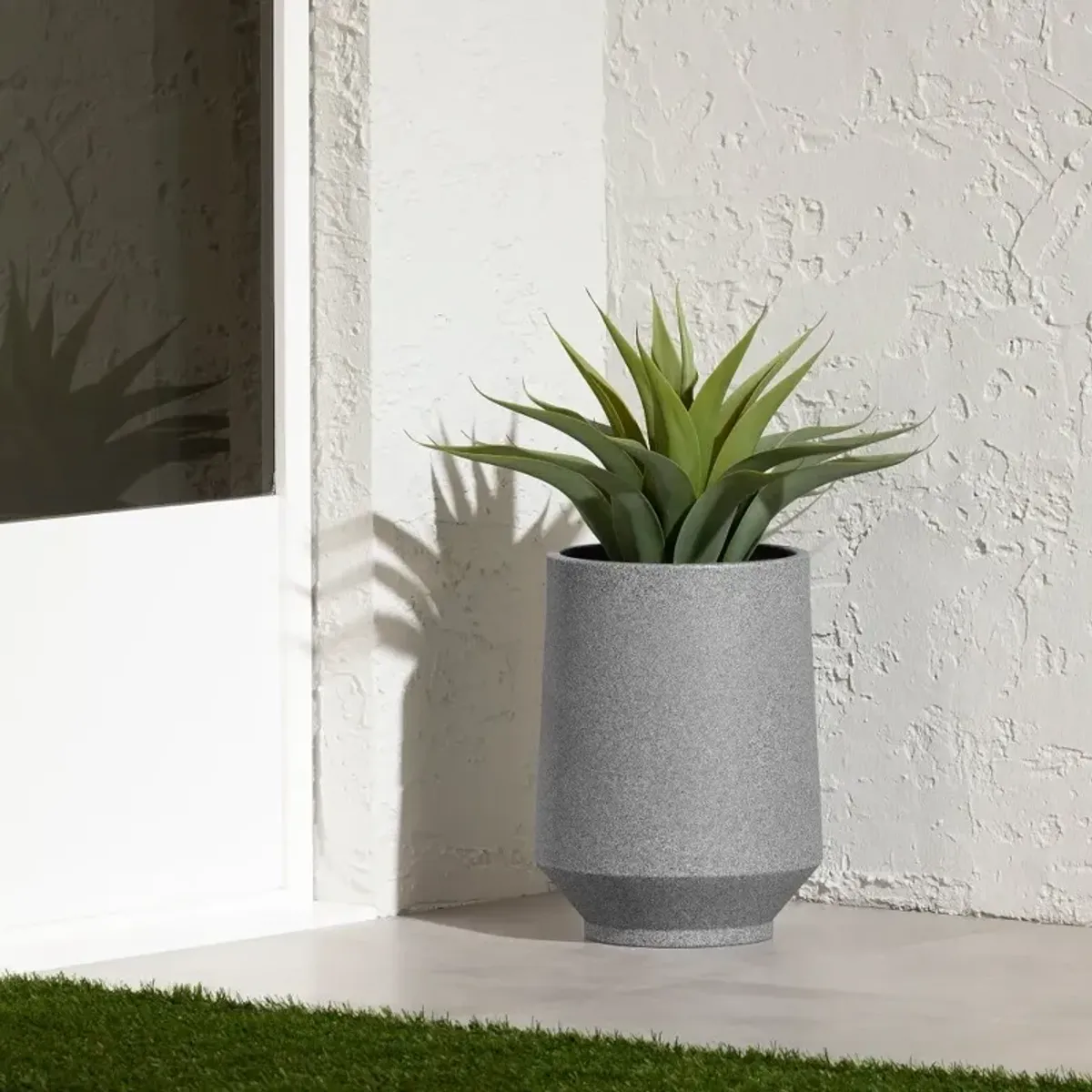 Dalya Mottled Gray 16" Outdoor Planter